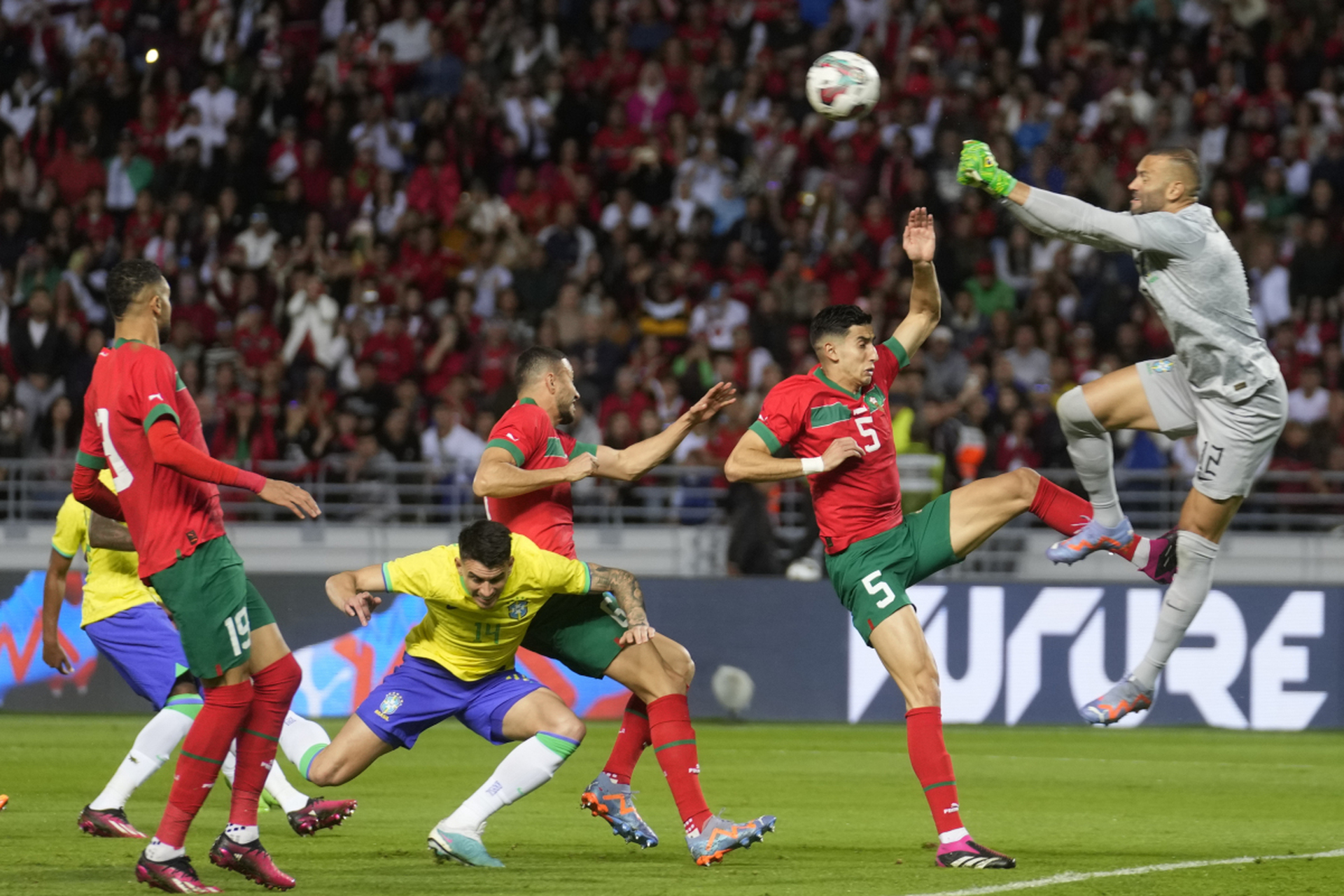 韦德体育官方网站-欧洲杯预选赛场面激烈，选手们全力争取最佳成绩的简单介绍