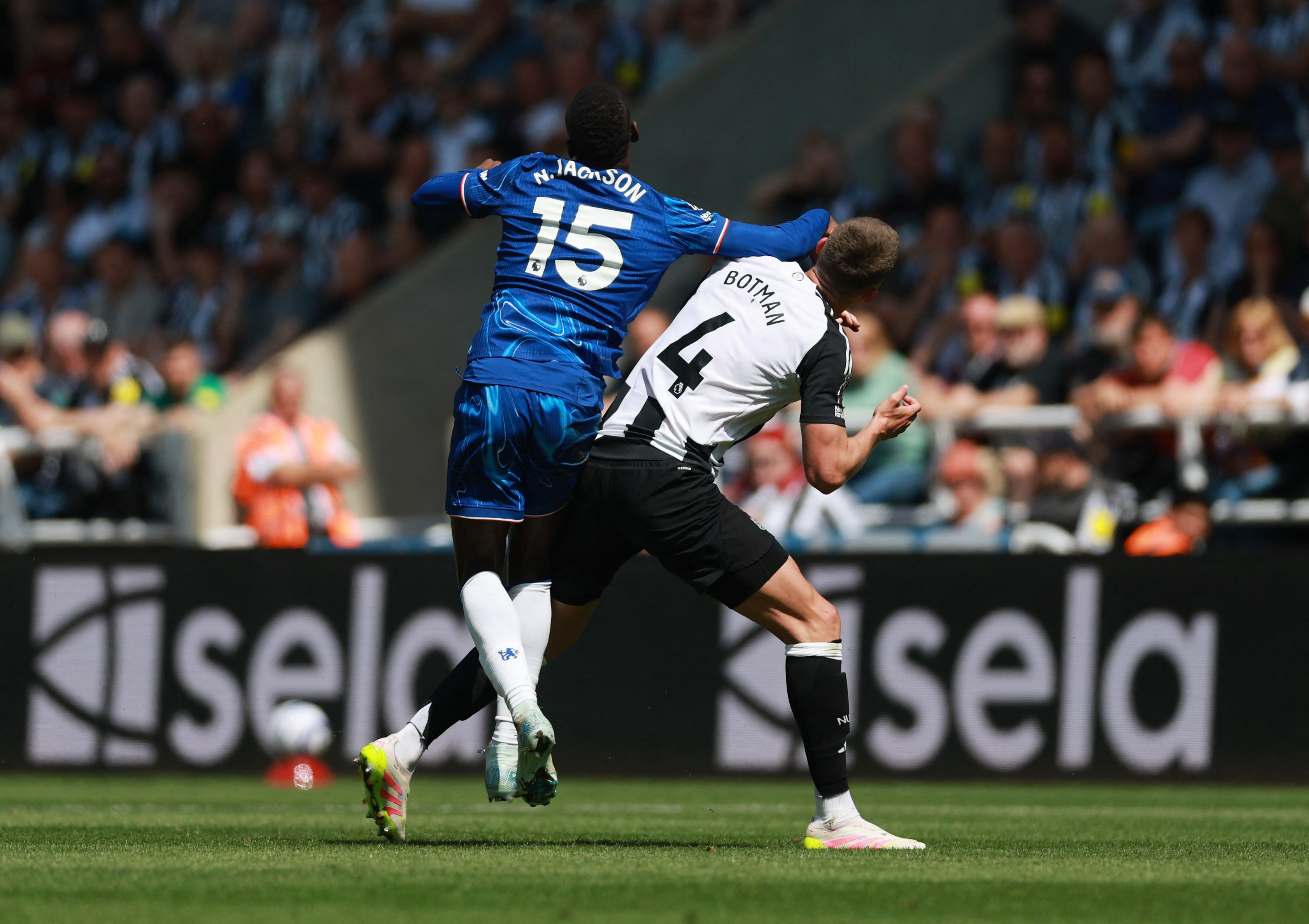 韦德体育首页-切尔西客场告捷，英超联赛迎来不败纪录