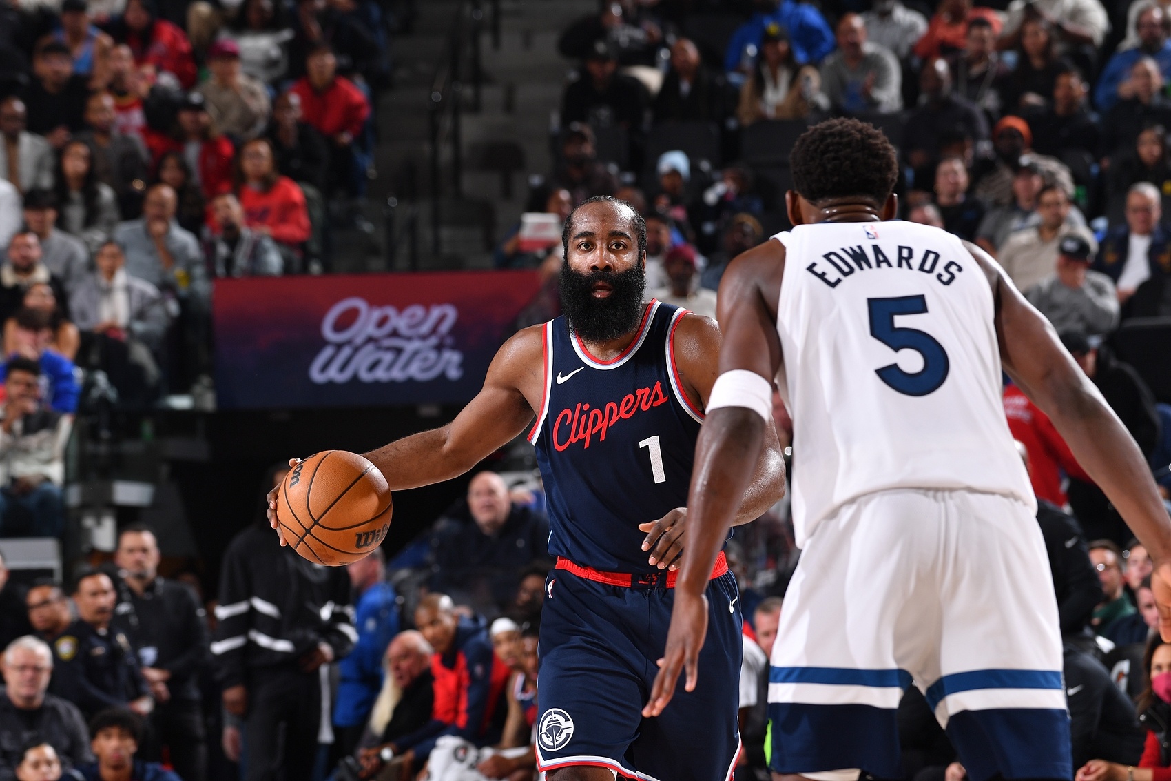 BETVICTOR168-洛杉矶湖人遭快船逆转，客场失利