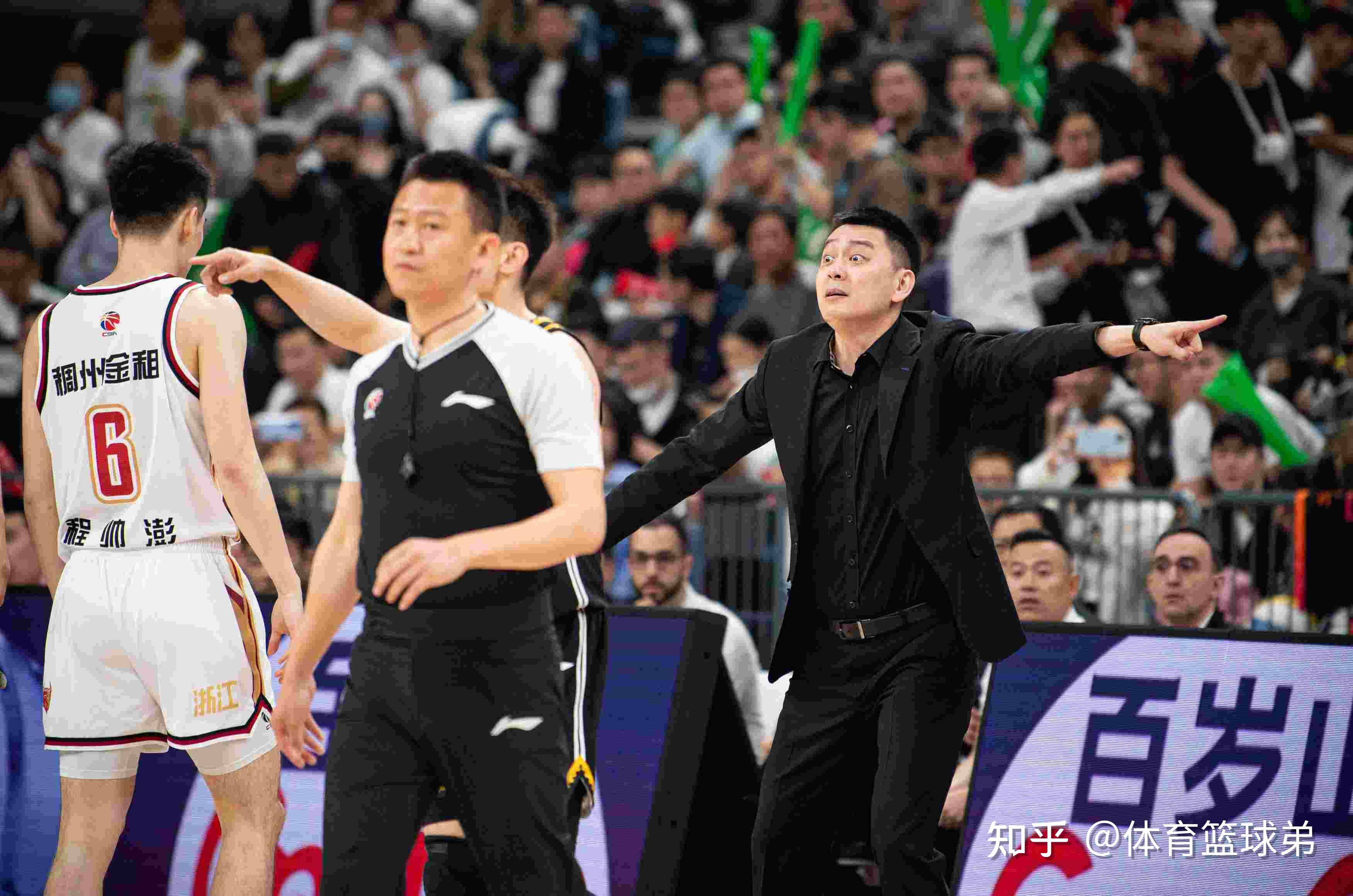 韦德体育平台-包含压力测试：球队战术布阵受到关注和质疑的词条