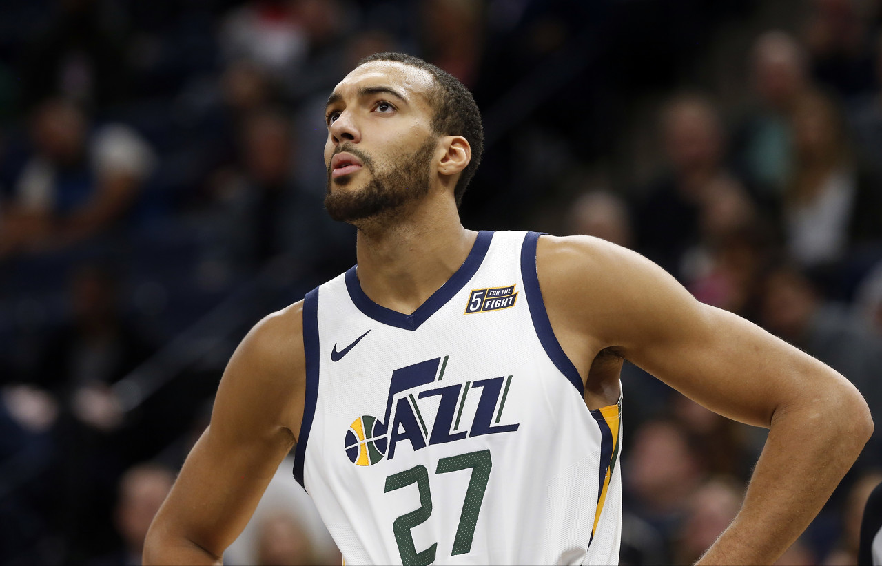 韦德体育APP-爵士前锋荣获本赛季最佳新秀称号