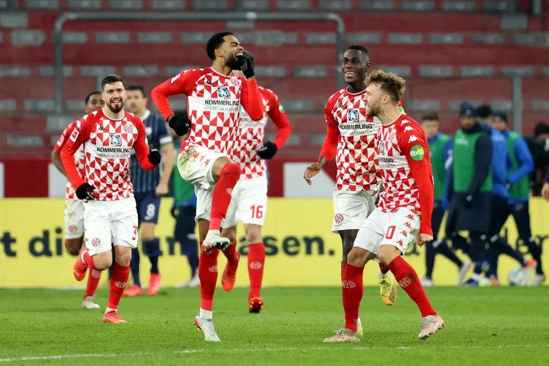 韦德现在多少给一个-門興格拉德巴赫主场不敌对手，遗憾败北