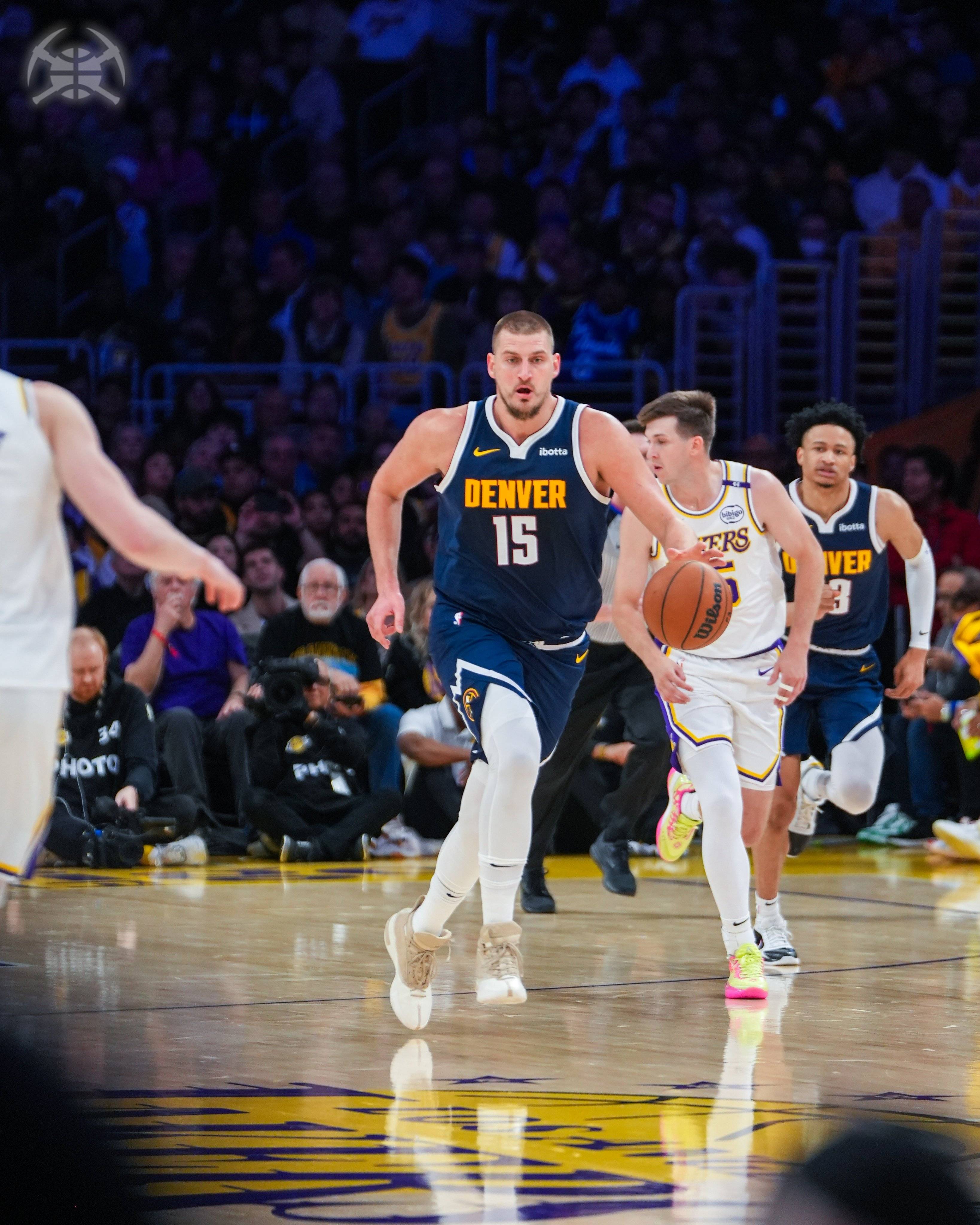 韦德体育官网-湖人轻取独行侠，取得四连胜