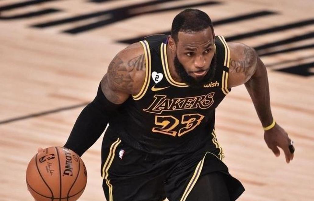 BETVICTOR中国官网-湖人胜雄鹿，取得四连胜！