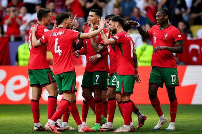 韦德体育官方网站-俄罗斯队备战波兰队，球员状态积极